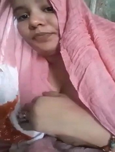 Bhabhi Showing Her Big Boobs