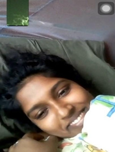 Sexy lankan Wife Showing Boobs