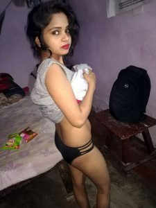 Cute Bhabhi Leaked Pics