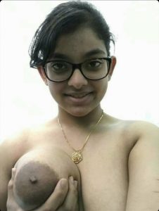 Sexy Paki Girl Few Nude Pics