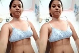 Desi Girl Showing Boobs