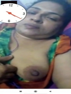 Married Bhabhi Boob Showing On videoCall