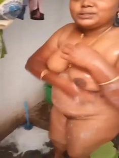 Desi Chubby Bhabhi Bathing