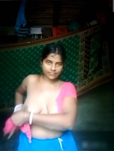 Desi Boudi Showing Her Nude Body